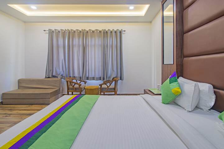 Room 15 of 33