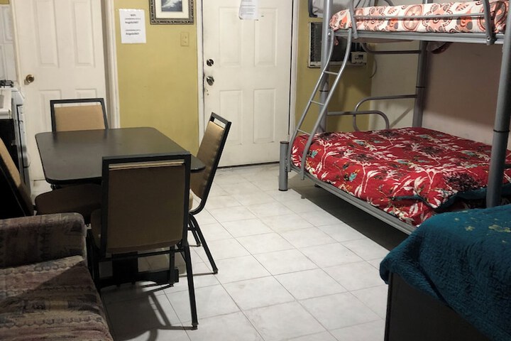 Room 6 of 13