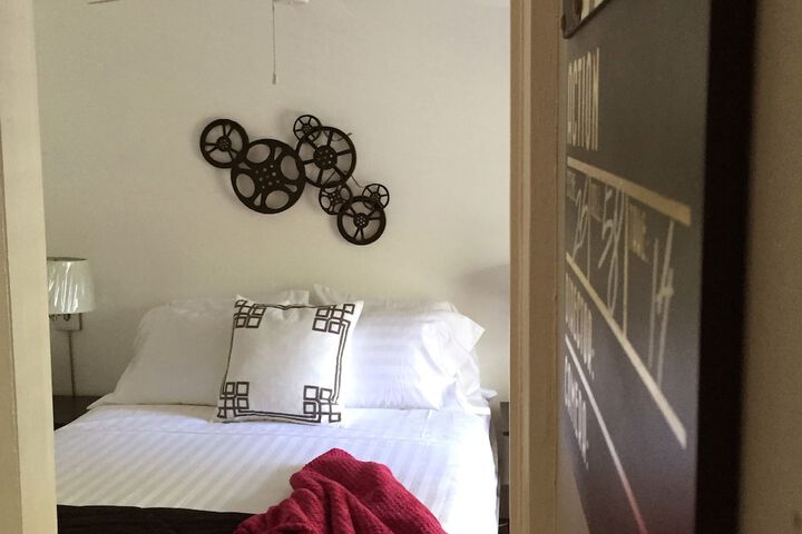 Room 4 of 68