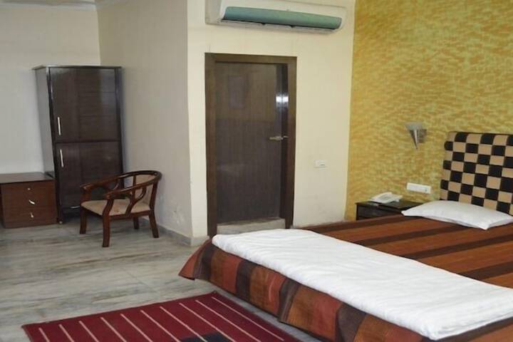 Room 15 of 31