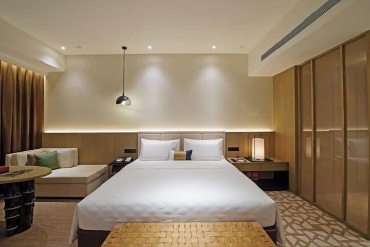 Room 12 of 37