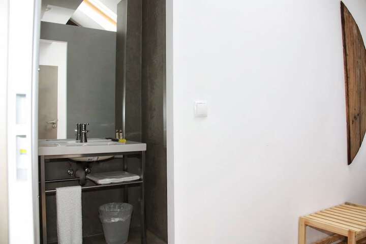 Room 9 of 23