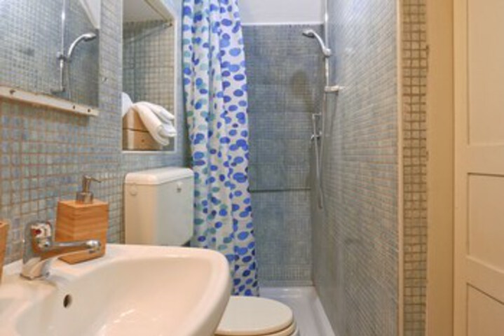 Room 3 of 20