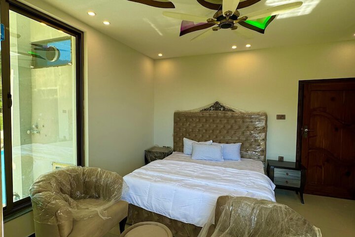 Room 18 of 32
