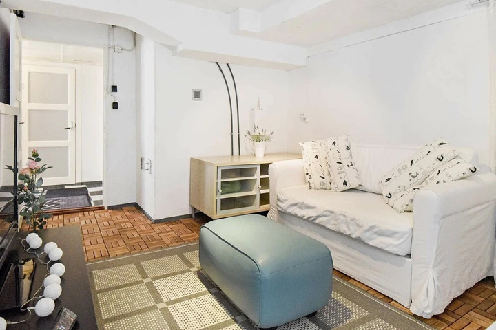 Room 2 of 11