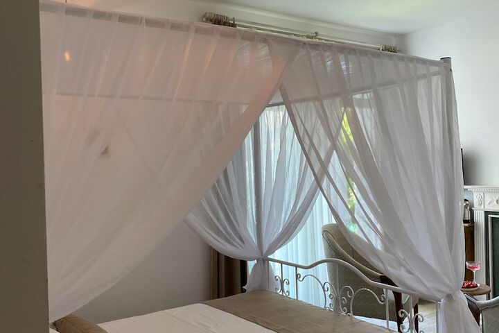 Room 38 of 184