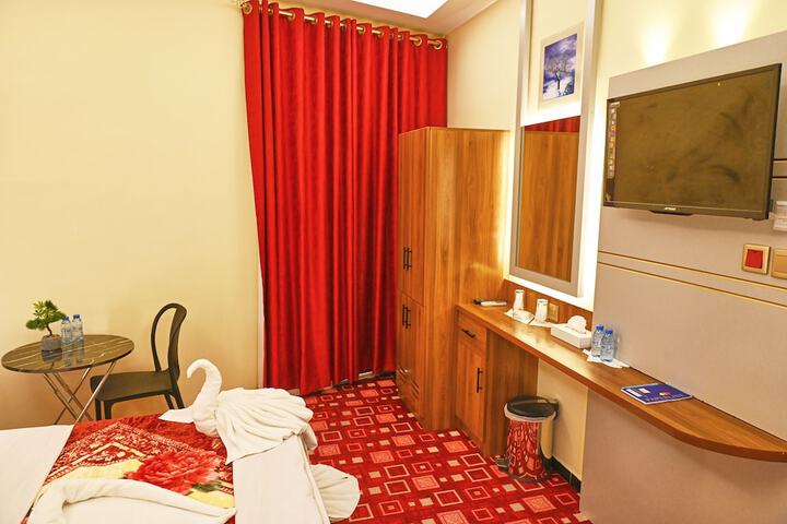 Room 6 of 25