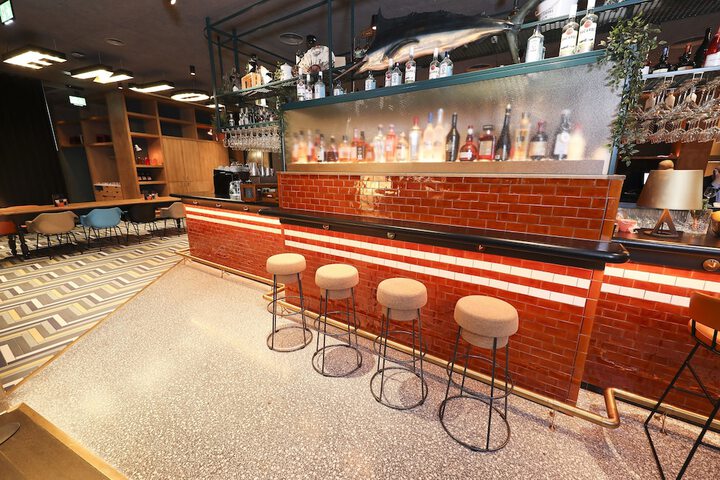 Lounge 62 of 82
