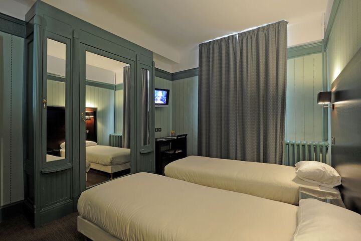 Room 5 of 79
