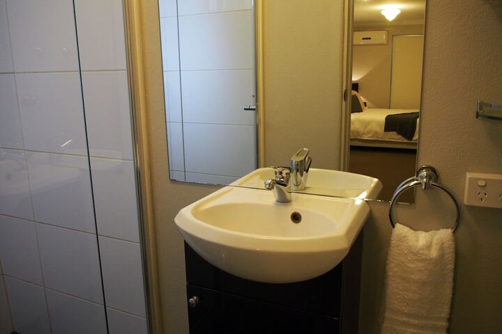 Room 22 of 38