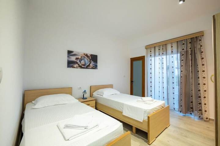 Room 40 of 163
