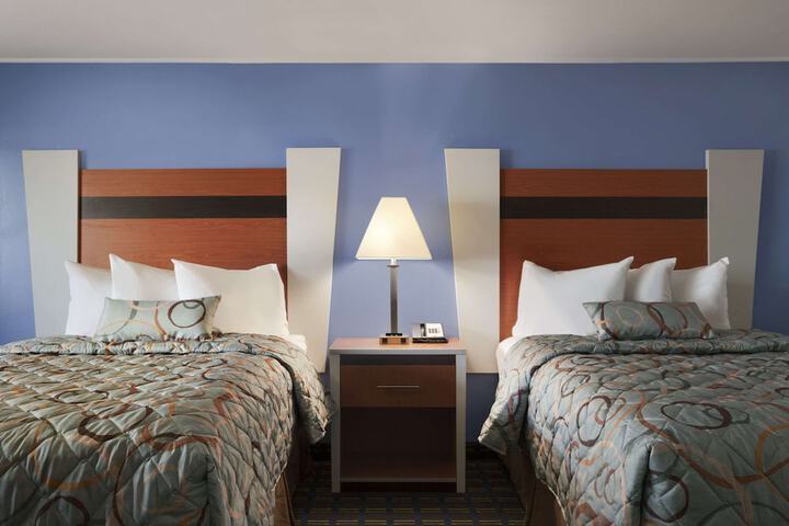 2 Double Beds (6 of 6)