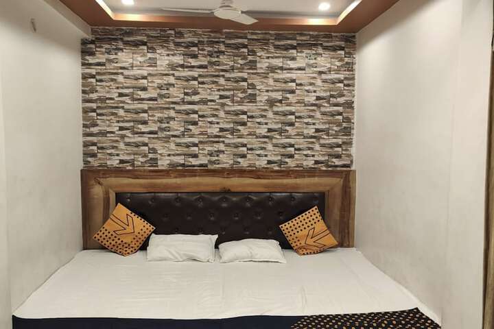 Room 6 of 30