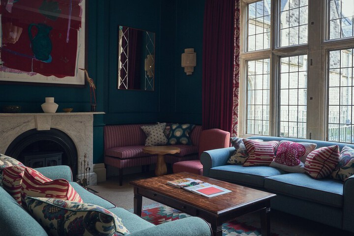 Lounge 62 of 68