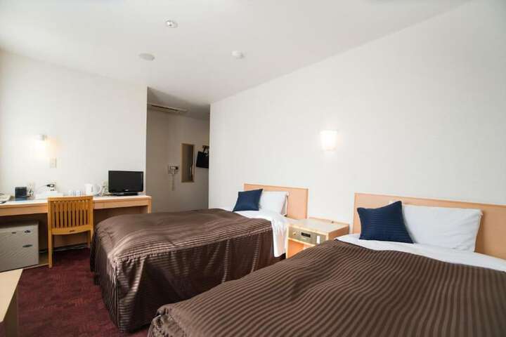 Room 7 of 32