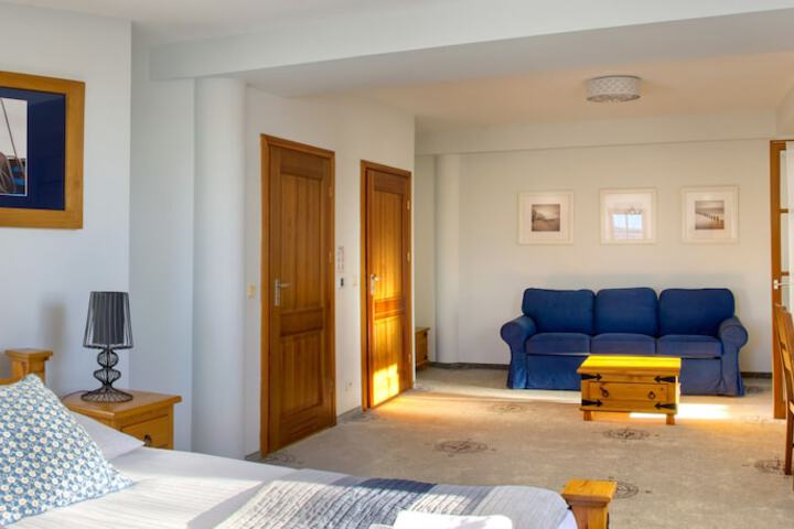 Room 27 of 210
