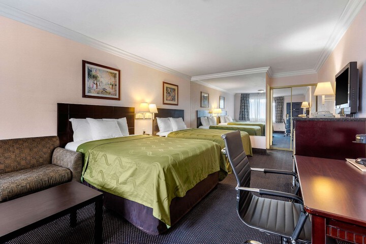 2 Double Beds (16 of 17)