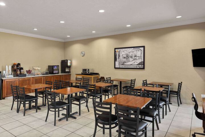 Breakfast/Coffee Service 31 of 41