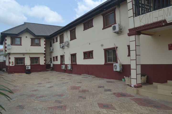 Kings Crown Hotel