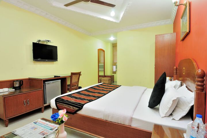 Room 9 of 32