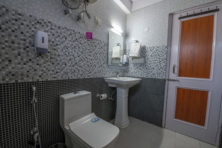 Room 8 of 13