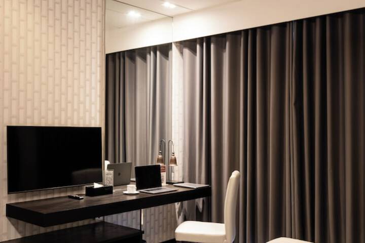 Room 14 of 93