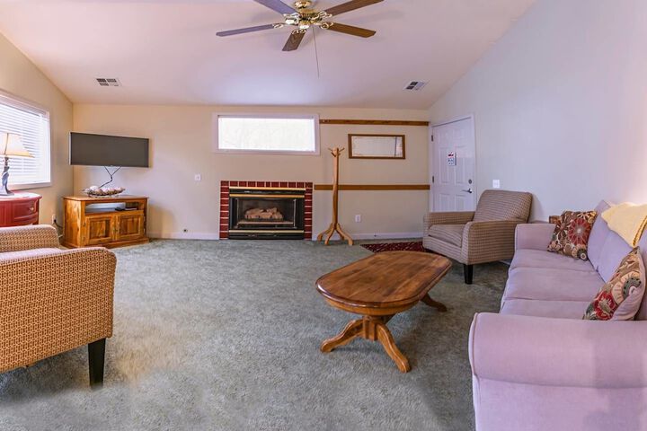 Room 4 of 9
