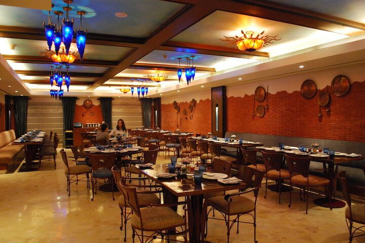 Dining 44 of 78