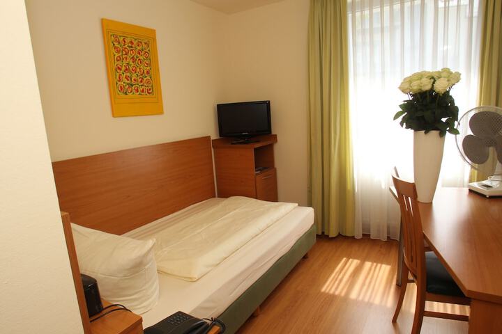 Room 8 of 20