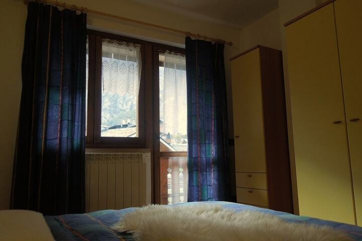Room 8 of 35