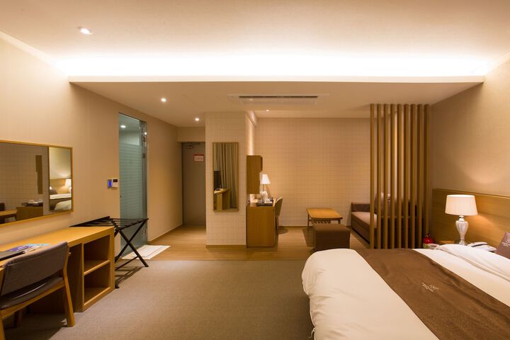 Room 37 of 145