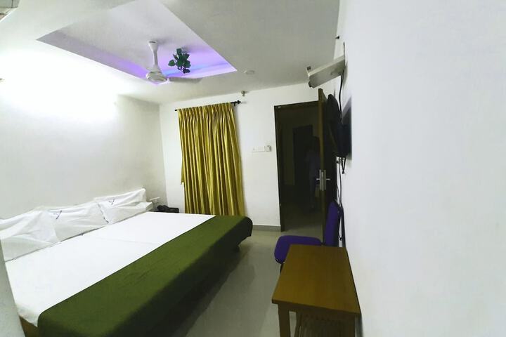 Room 9 of 39
