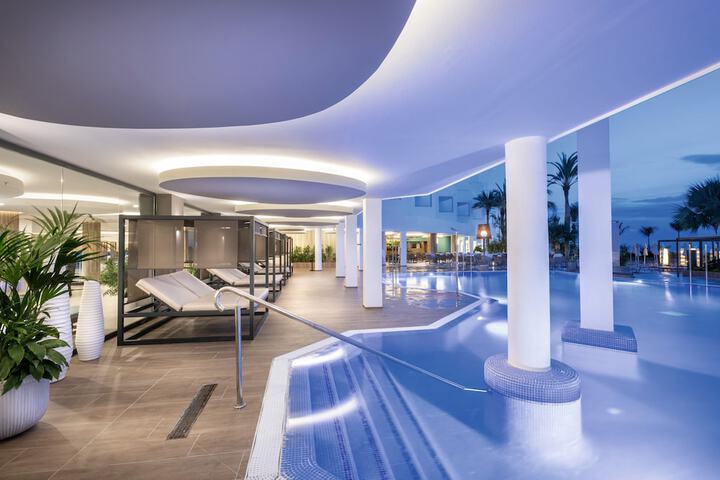 Hotel with Pool