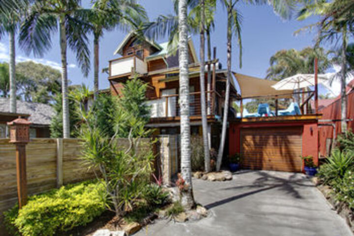 Byron Blisshouses Complex