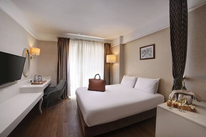 Room 8 of 70