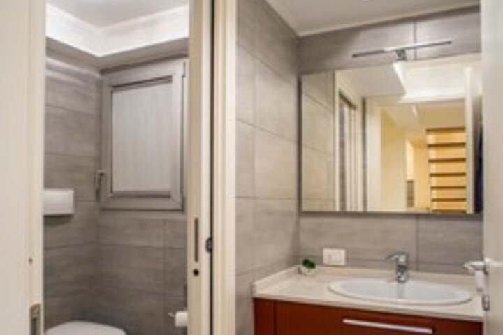 Room 2 of 29