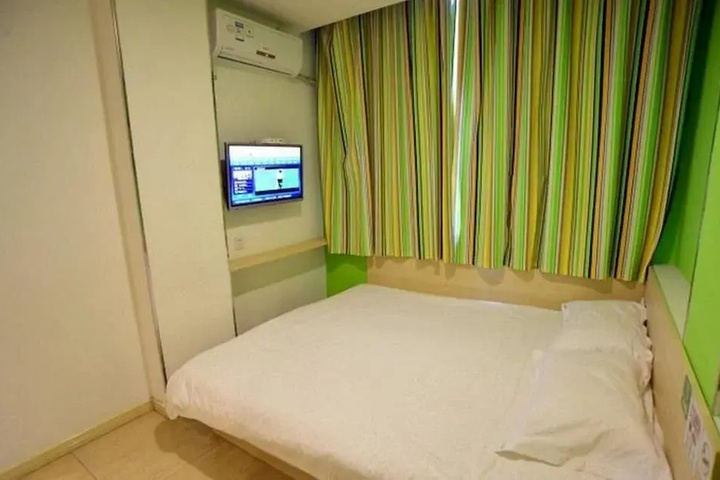 Room 8 of 19