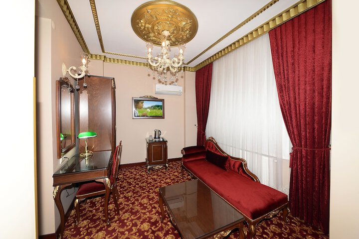 Room 4 of 43