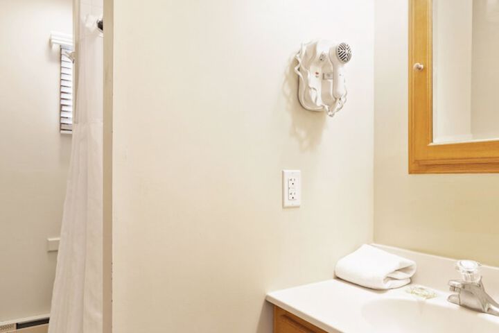 Room 12 of 93