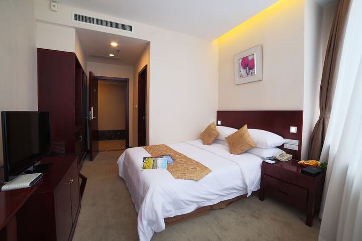 Room 6 of 45