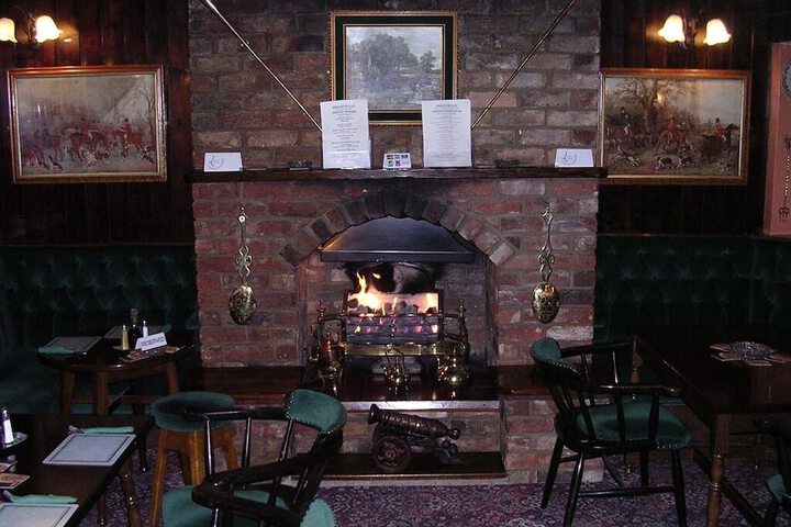 Lounge 9 of 16