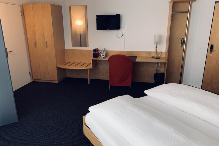 Room 10 of 39