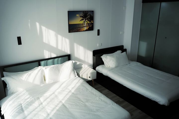 Room 7 of 18