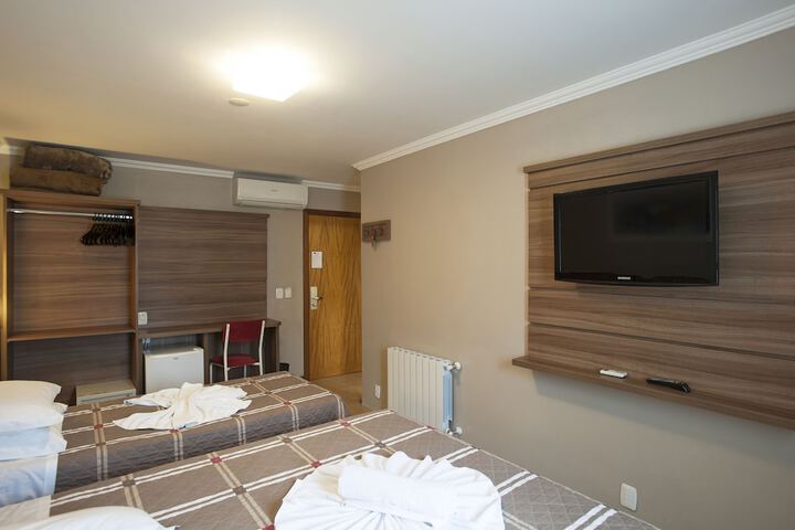Room 8 of 122
