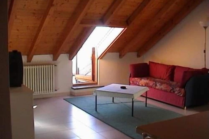 Room 10 of 37