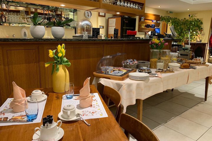 Breakfast/Coffee Service 33 of 61