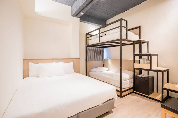 Room 8 of 34