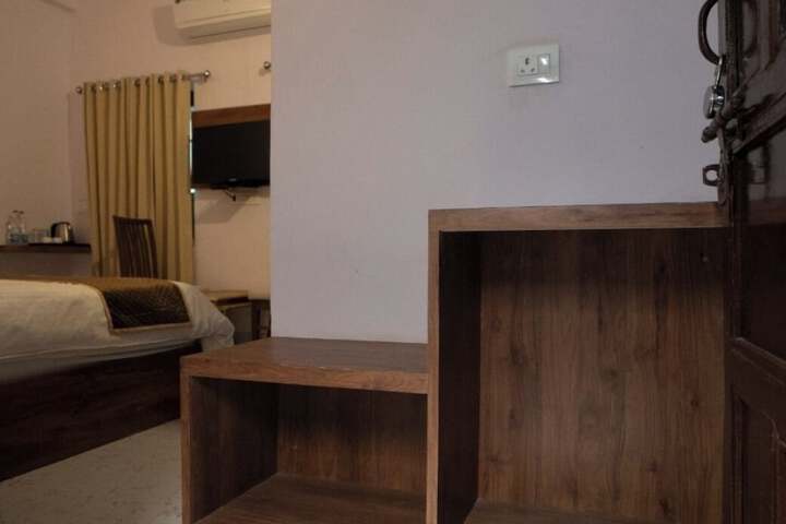 Room 16 of 39