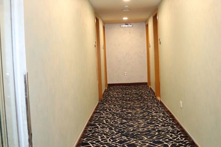 Ballroom/Hall 33 of 40