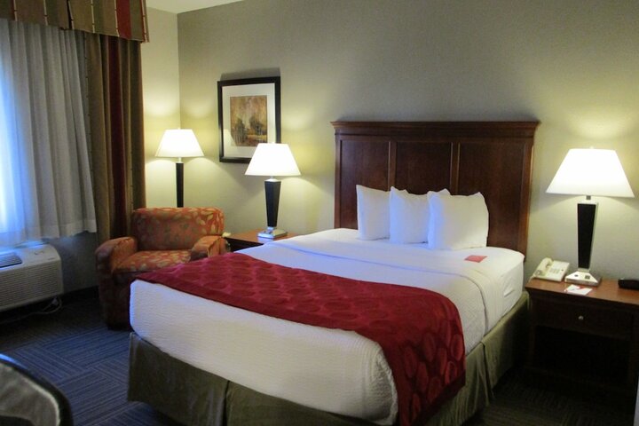 1 Queen Bed Accessible Room (11 of 17)